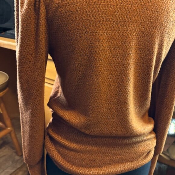 EUC like new puff long sleeve shirt/blouse color is cognac - Picture 4 of 8
